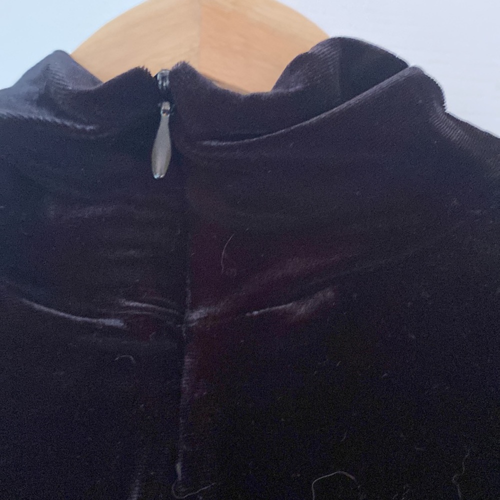 Hasting and Smith short sleeve velvet like turtleneck. - Picture 6 of 6